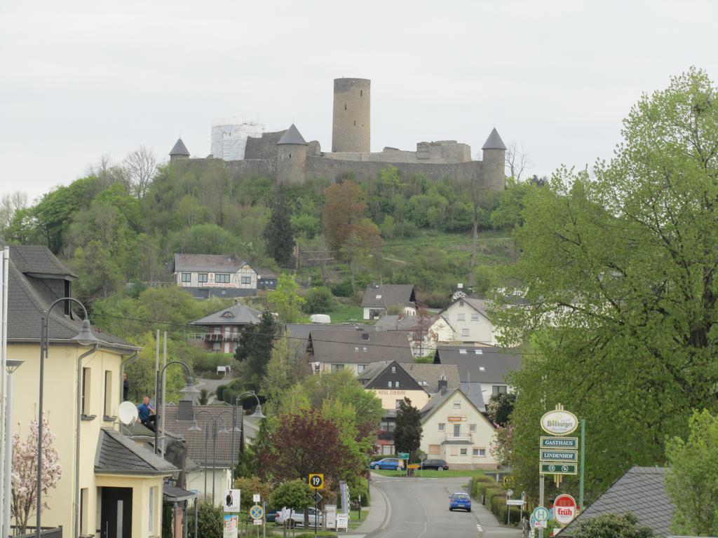 Land-Gut-Hotel Zur Burg Nuerburg Экстерьер фото